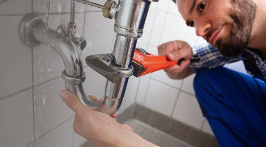 Toilet maintenance in Garrochales, PR